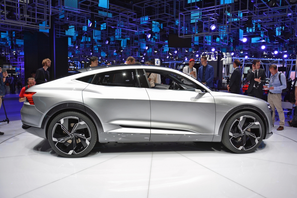 Audi bắt đầu nhận đặt hàng SUV chạy điện mới tại châu Âu audi bat dau nhan dat hang suv chay dien moi tai chau au
