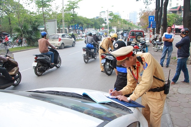 Để đảm bảo trật tự giao thông, vẫn nên lập chốt xử lý vi phạm de dam bao trat tu giao thong van nen lap chot xu ly vi pham