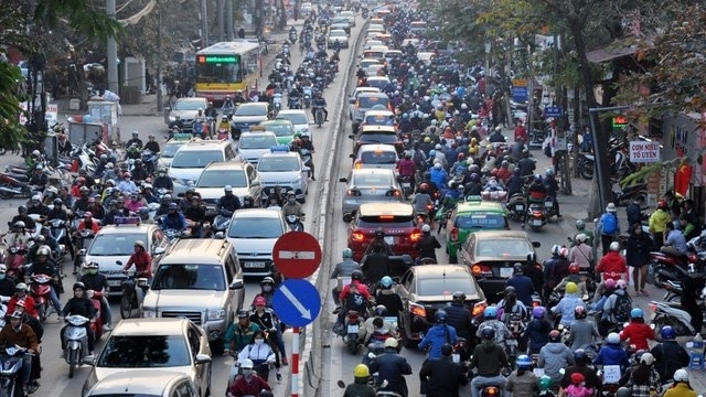 Hà Nội muốn thu phí phương tiện đi vào nơi ùn tắc