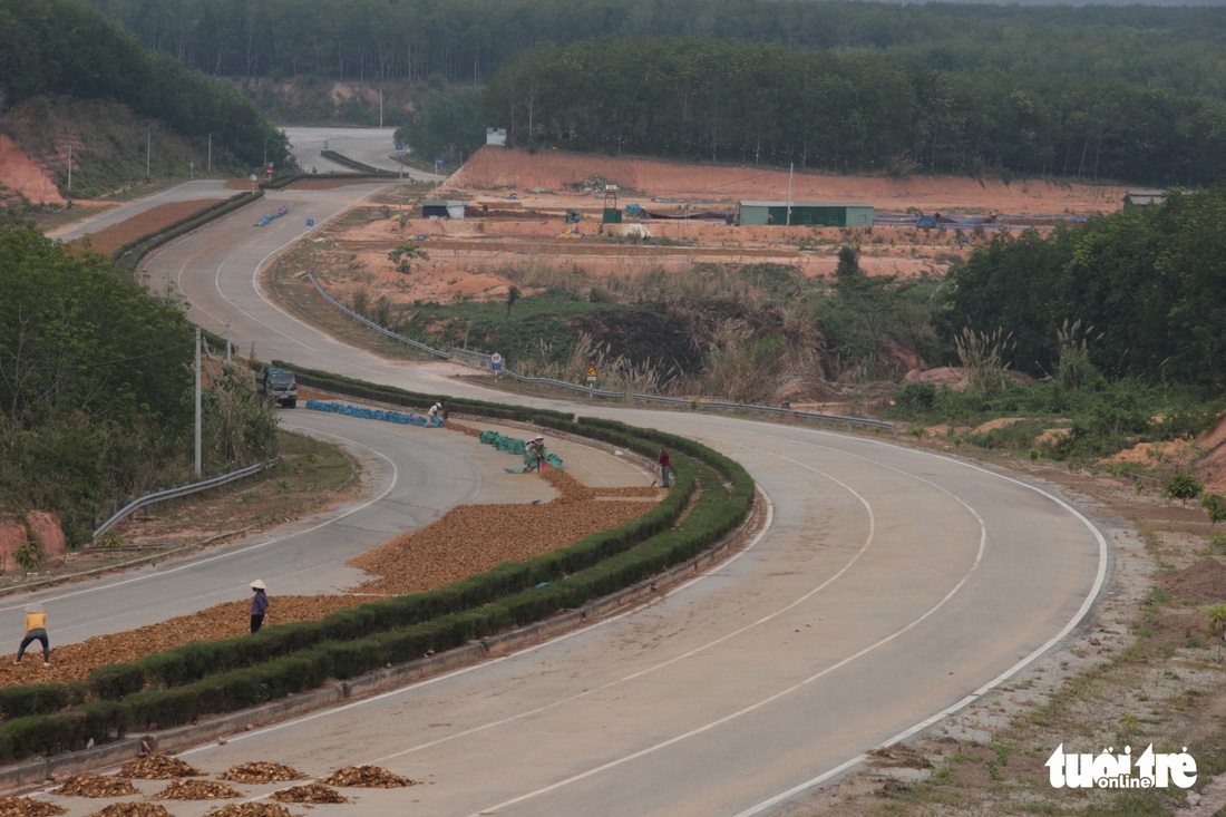duong dep nhat tay nguyen thanh san phoi nong san