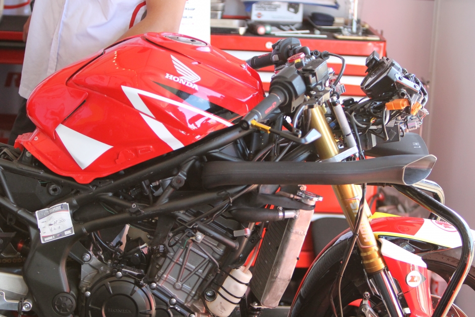 "Soi" Honda CBR250RR phiên bản đua chuyên dụng tại ARRC 2018 soi honda cbr250rr phien ban ngua dua tai arrc 2018