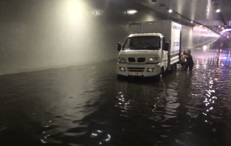 Đà Nẵng: Hầm chui hơn 100 tỷ đồng mới đưa vào sử dụng lại ngập nước lần thứ 2 da nang ham chui hon 100 ty dong moi dua vao su dung lai ngap nuoc lan thu 2