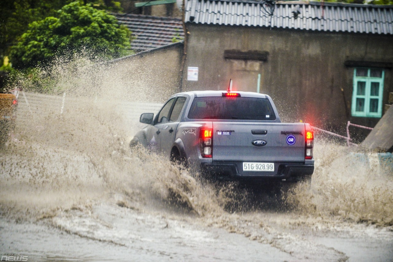 trai nghiem kha nang off road uu viet cua ford ranger ranger raptor va everest
