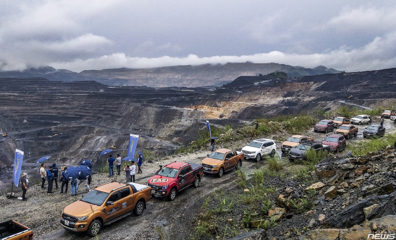 trai nghiem kha nang off road uu viet cua ford ranger ranger raptor va everest
