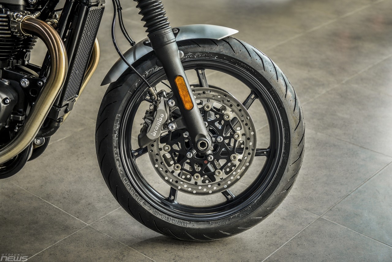 triumph speed twin mo to co dien gia 589 trieu dong o ha noi