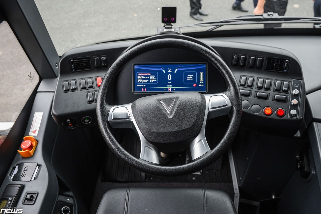 Xe buýt điện VinBus chạy thử nghiệm tại Hà Nội Xe buýt điện VinBus chạy thử nghiệm tại Hà Nội