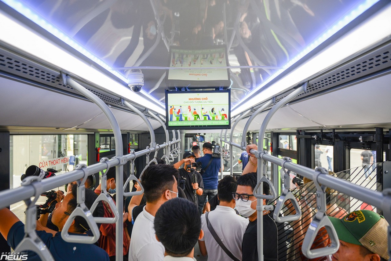 Xe buýt điện VinBus chạy thử nghiệm tại Hà Nội Xe buýt điện VinBus chạy thử nghiệm tại Hà Nội