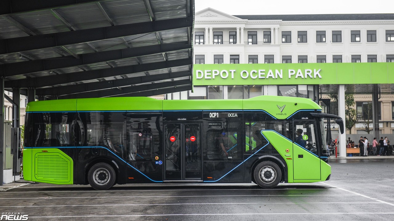 Xe buýt điện VinBus chạy thử nghiệm tại Hà Nội Xe buýt điện VinBus chạy thử nghiệm tại Hà Nội