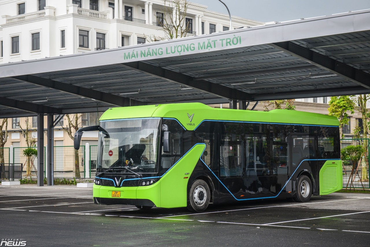Xe buýt điện VinBus chạy thử nghiệm tại Hà Nội Xe buýt điện VinBus chạy thử nghiệm tại Hà Nội