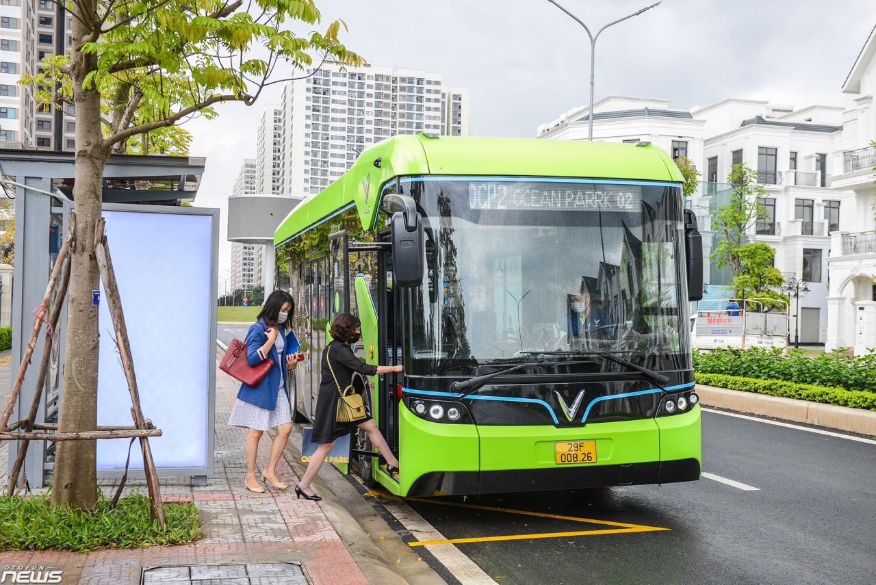 Xe buýt điện VinBus chạy thử nghiệm tại Hà Nội Xe buýt điện VinBus chạy thử nghiệm tại Hà Nội