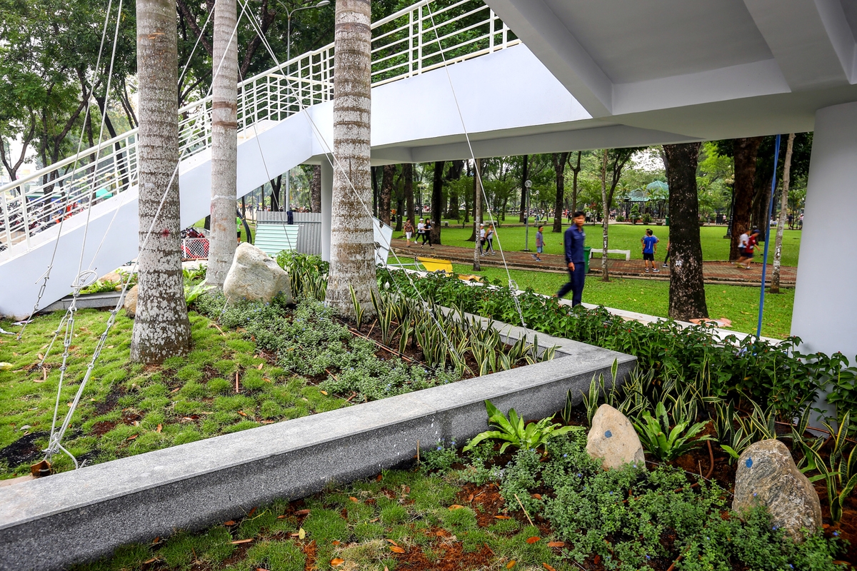 Cận cảnh cây cầu bộ hành hơn 11 tỷ đồng Cận cảnh cây cầu bộ hành hơn 11 tỷ đồng