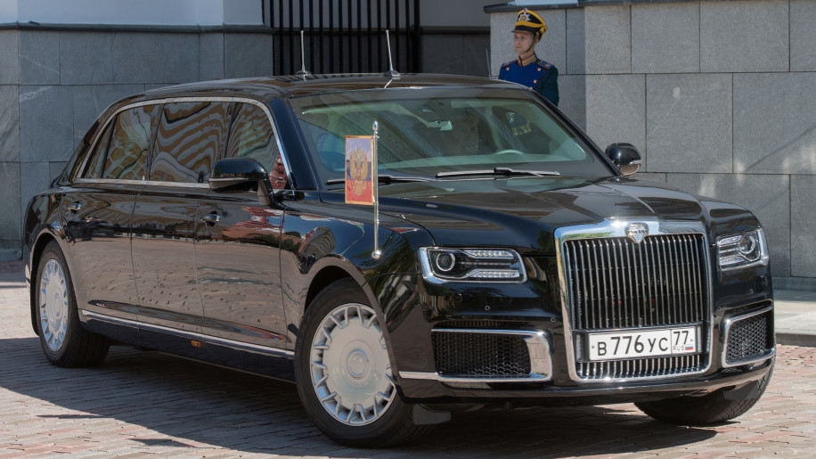 "Soi" chiếc siêu xe do Nga tự sản xuất đưa ông Putin đi nhậm chức soi chiec sieu xe do nga tu san xuat dua ong putin di nham chuc