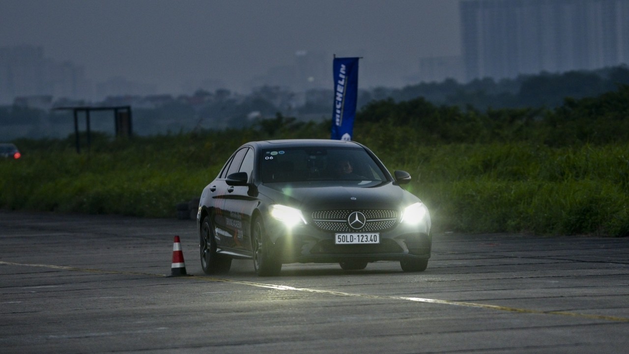 Trải nghiệm đèn thông minh Multibeam LED - Công nghệ độc quyền trên xe Mercedes-Benz