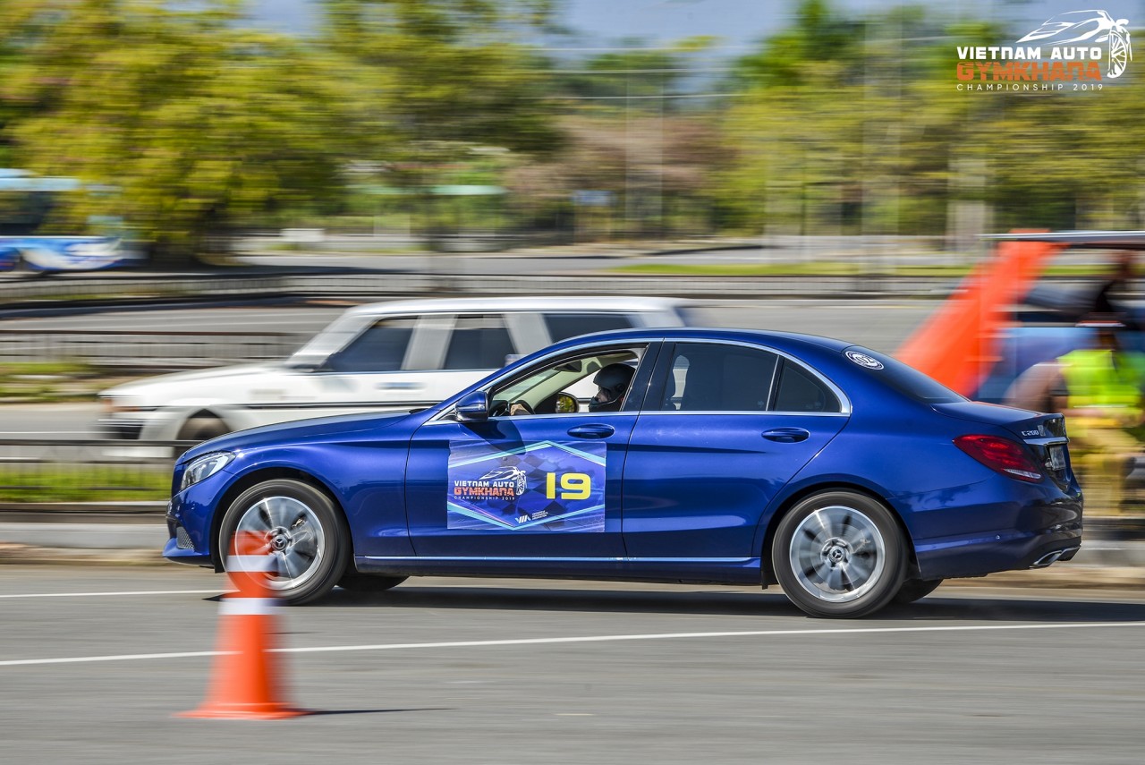 nhung bong hong tai vietnam auto gymkhana championship dep va doc