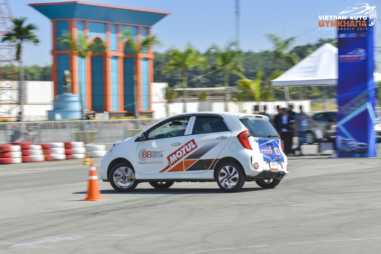 nhung bong hong tai vietnam auto gymkhana championship dep va doc