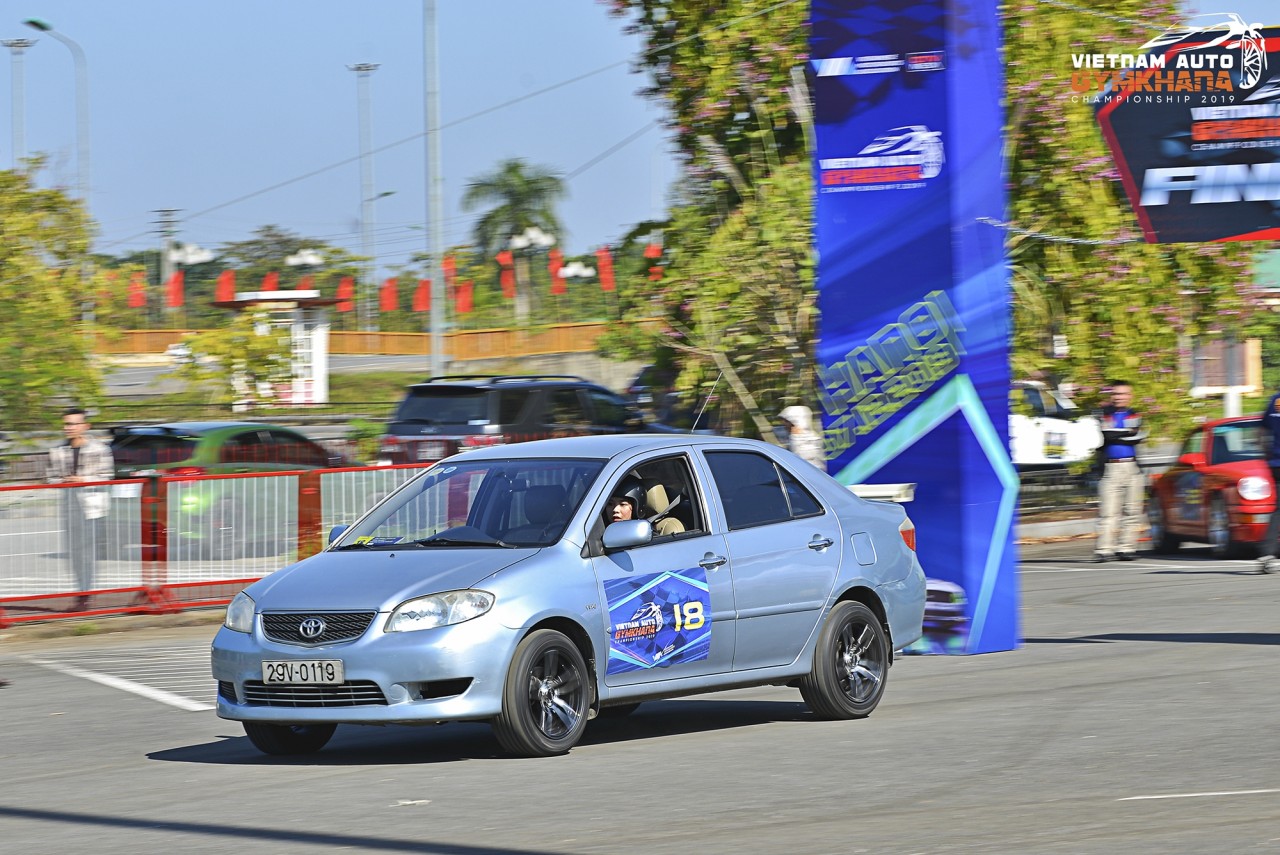 nhung bong hong tai vietnam auto gymkhana championship dep va doc