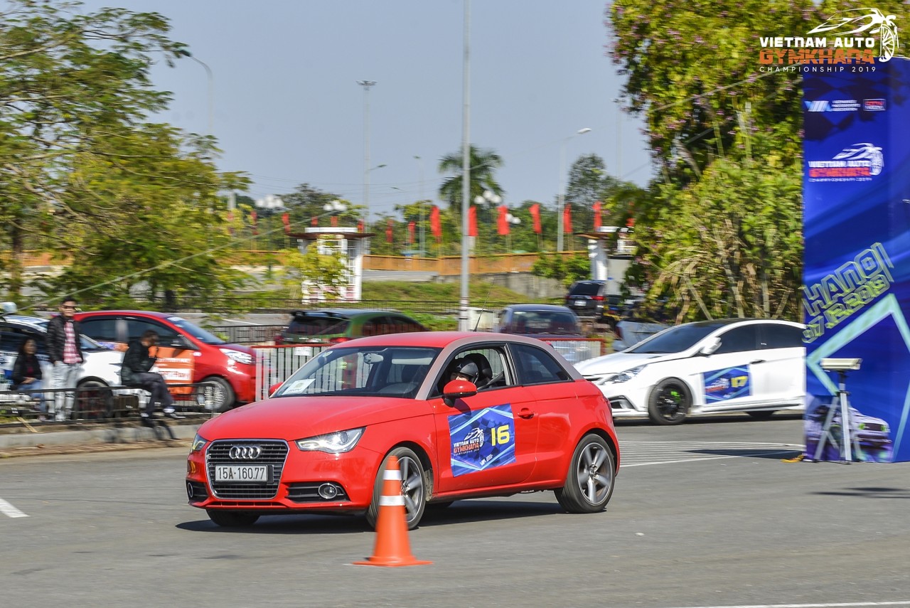 nhung bong hong tai vietnam auto gymkhana championship dep va doc