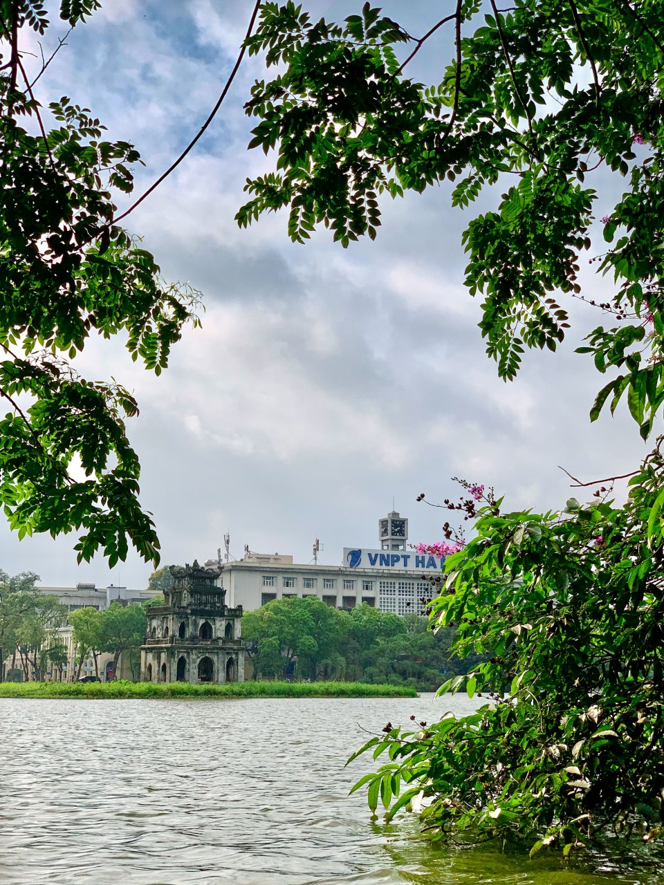 Hà Nội: Sáng đầu tuần thảnh thơi