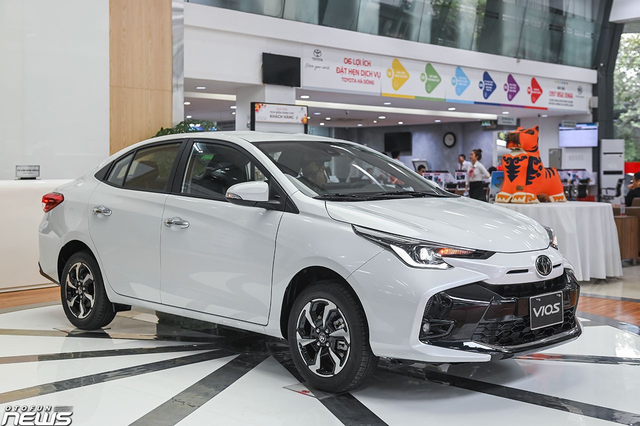 Toyota Vios 2023 vừa ra mắt đã vội đua giảm giá hàng chục triệu đồng với nhiều mẫu xe sedan khác Toyota Vios 2023 vừa ra mắt đã manhđua giảm giá hàng chục triệu đồng
