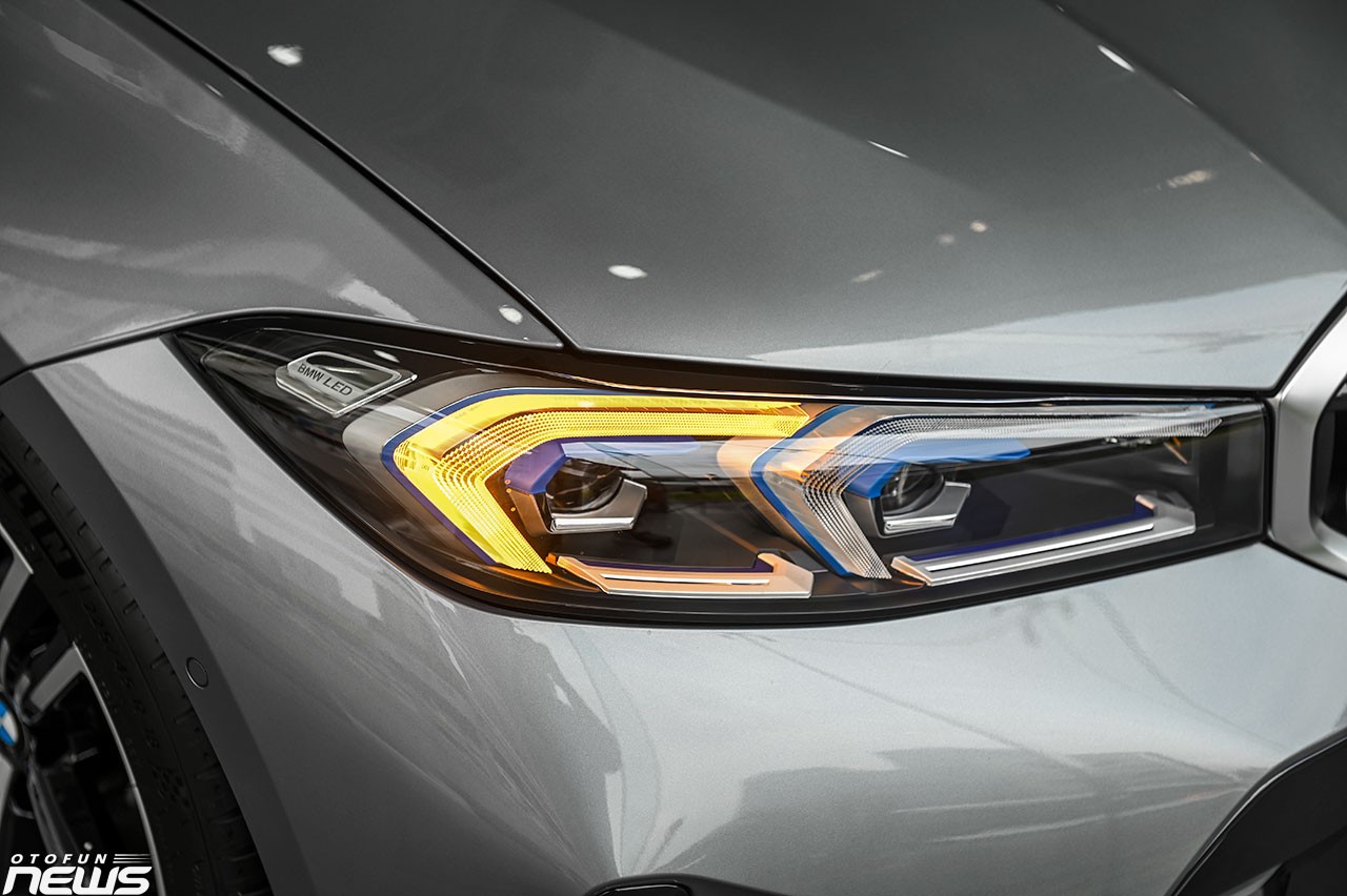 Cận cảnh BMW 330i M-Sport lắp ráp giá 1,879 tỷ đồng Cận cảnh BMW 330i M-Sport lắp ráp giá 1,879 tỷ đồng