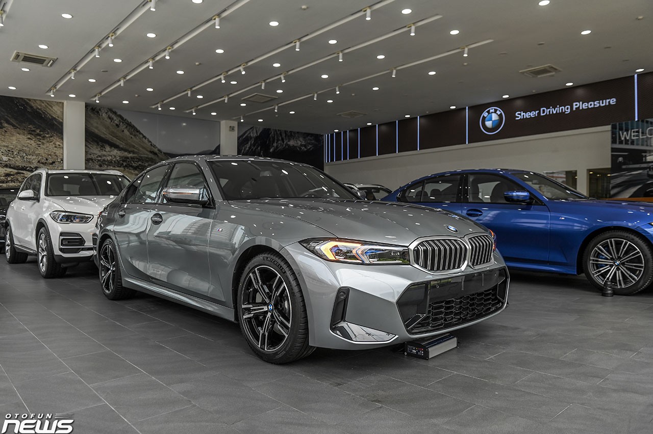 Cận cảnh BMW 330i M-Sport lắp ráp giá 1,879 tỷ đồng Cận cảnh BMW 330i M-Sport lắp ráp giá 1,879 tỷ đồng
