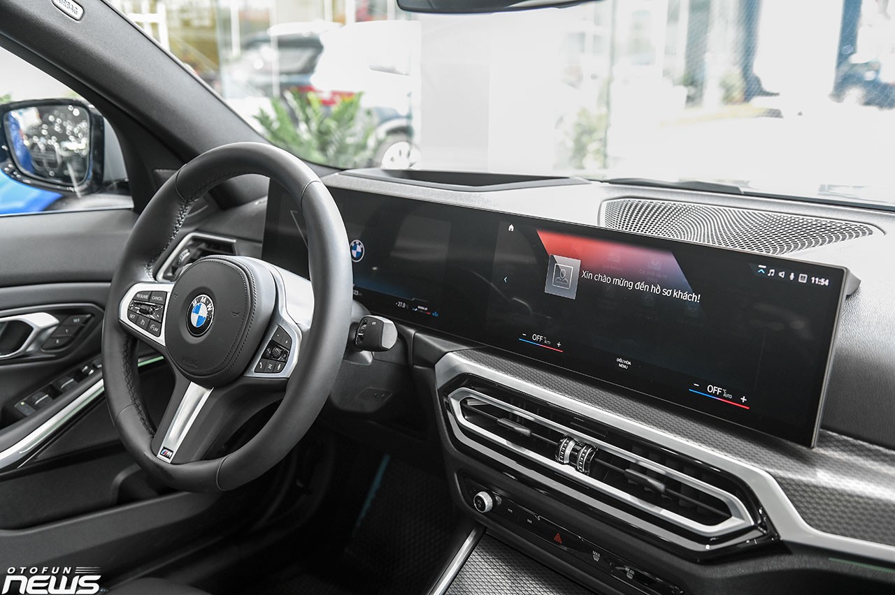 Cận cảnh BMW 330i M-Sport lắp ráp giá 1,879 tỷ đồng Cận cảnh BMW 330i M-Sport lắp ráp giá 1,879 tỷ đồng