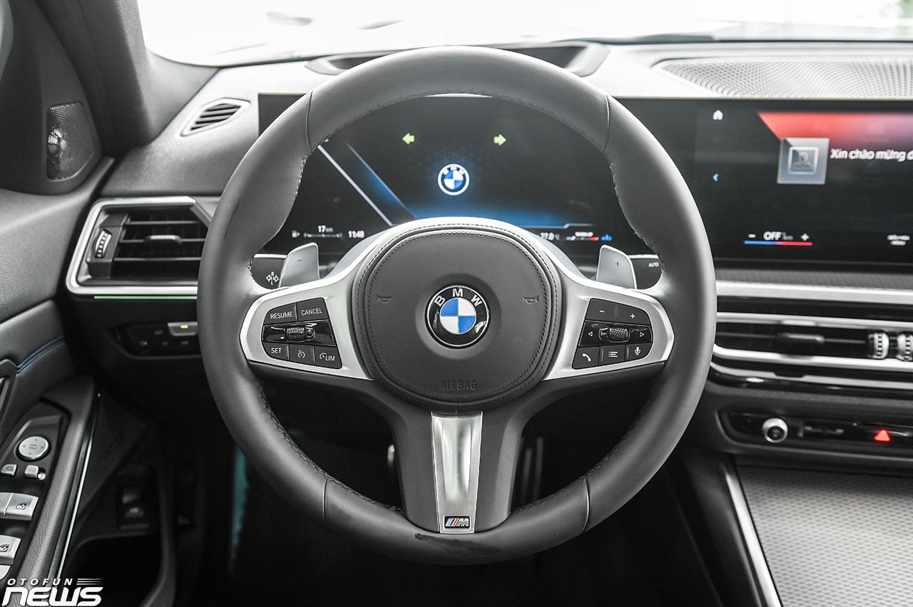 Cận cảnh BMW 330i M-Sport lắp ráp giá 1,879 tỷ đồng Cận cảnh BMW 330i M-Sport lắp ráp giá 1,879 tỷ đồng