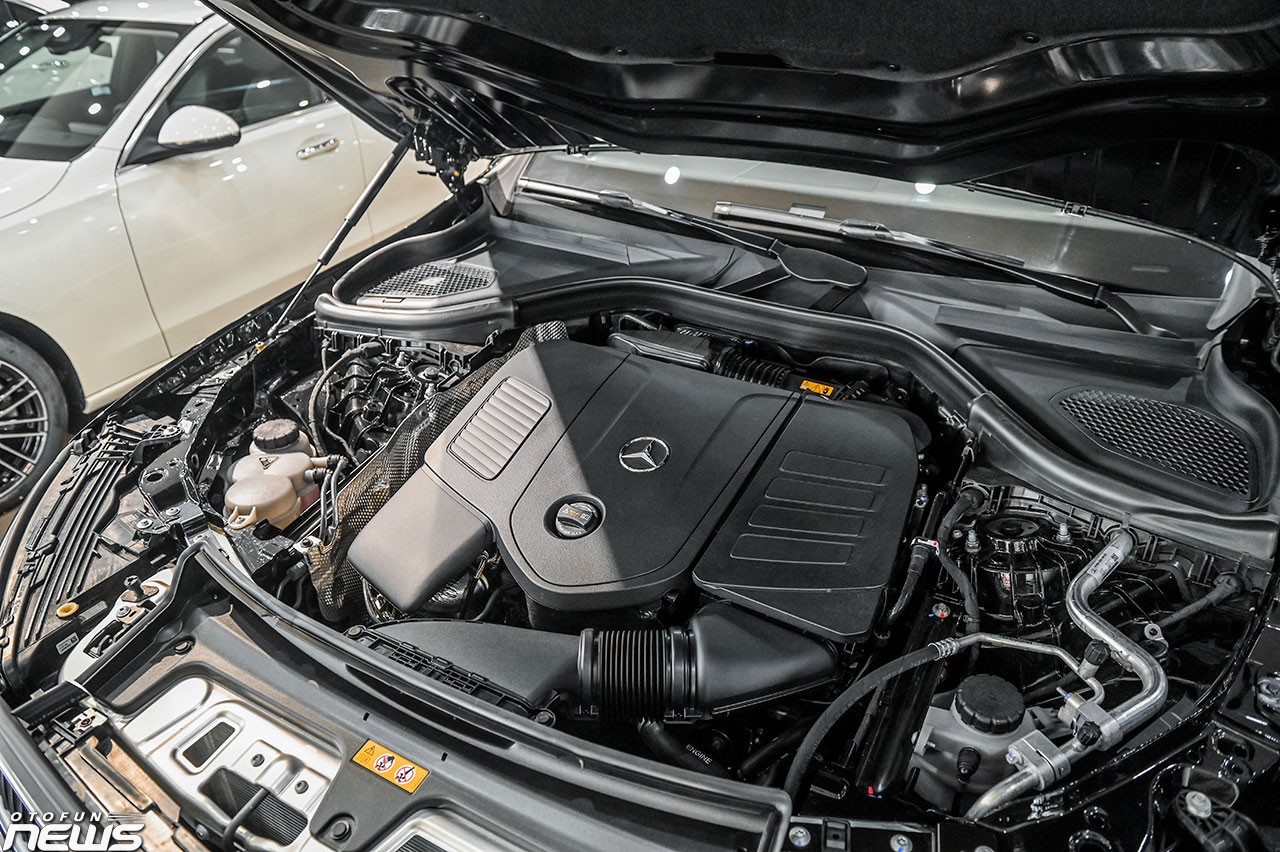 Hình chi tiết Mercedes-Benz GLC200 giá 2,3 tỷ đồng tại Hà Nội