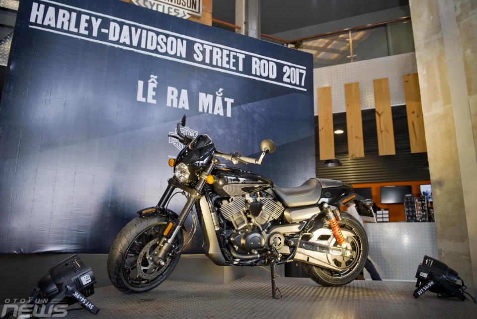 chan dung chien binh harley davidson street rod 2017 vua ra mat tai viet nam
