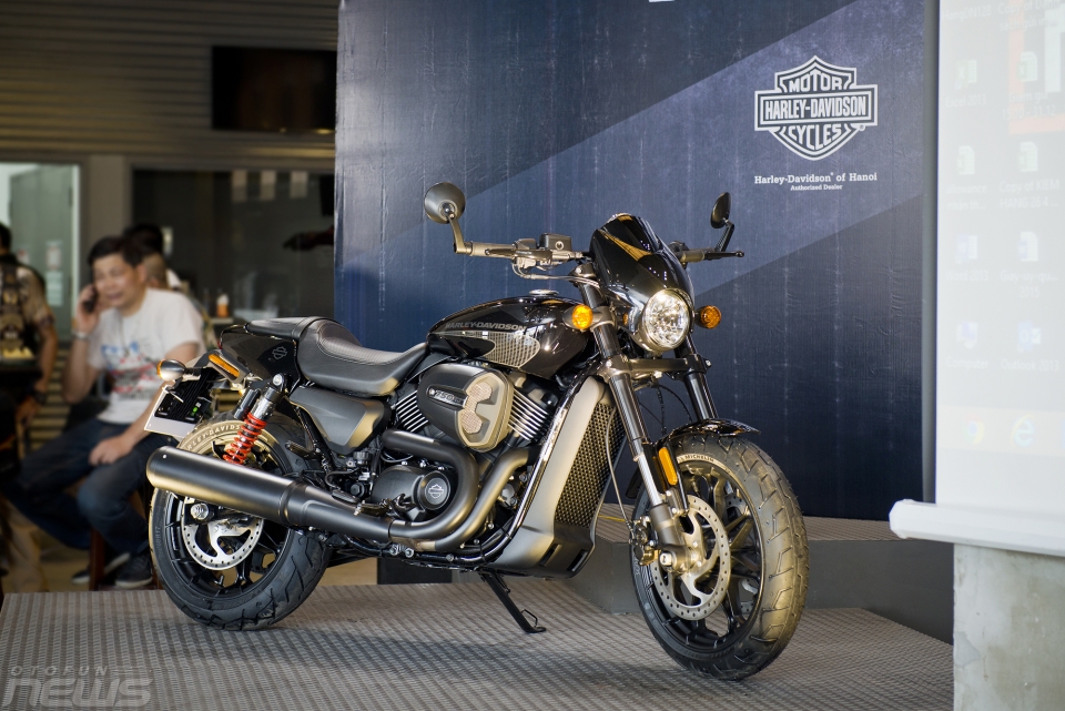 chan dung chien binh harley davidson street rod 2017 vua ra mat tai viet nam