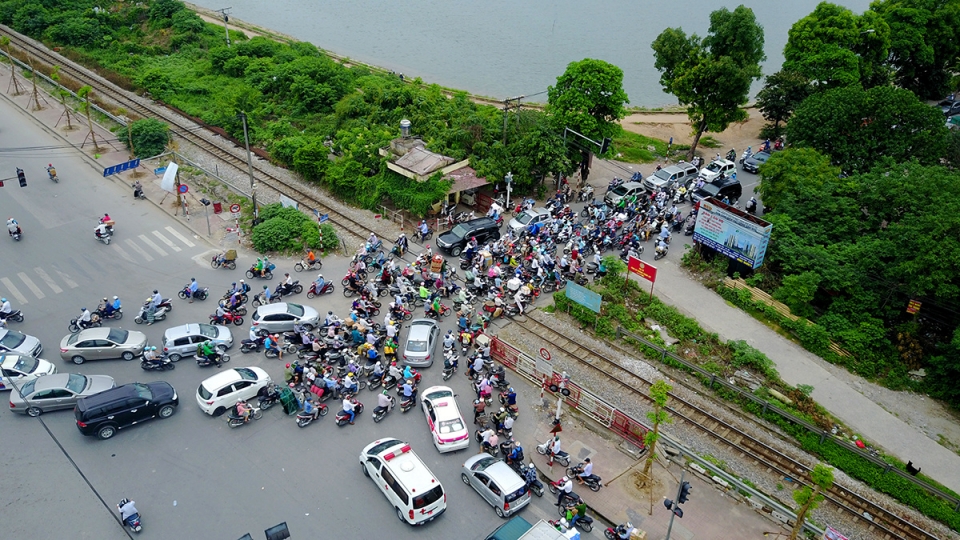 Điểm danh 5 "nút thắt cổ chai" gây méo mó giao thông Hà Nội diem danh 5 nut that co chai gay meo mo giao thong ha noi
