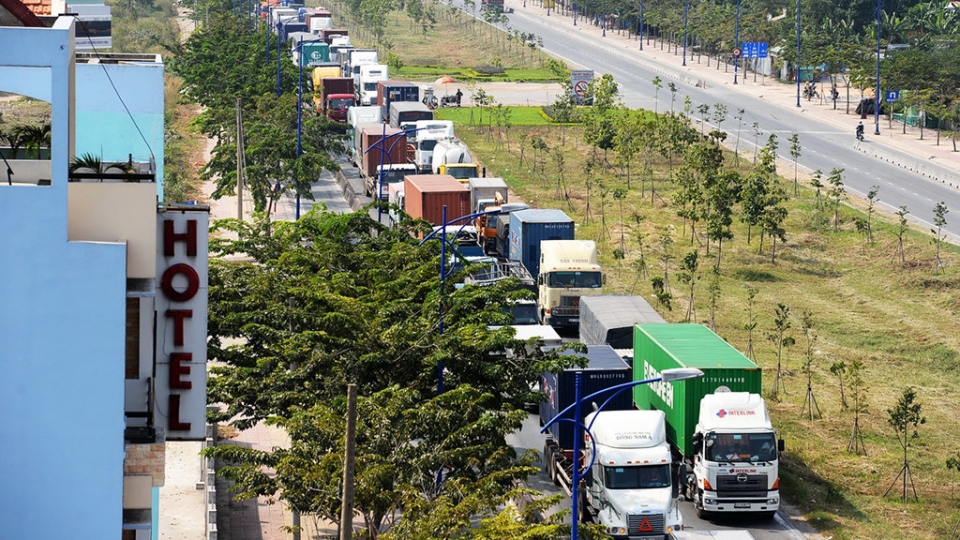 TP Hồ Chí Minh: Cần tìm giải pháp xử lý kẹt xe ở các cảng biển tp ho chi minh can tim giai phap xu ly ket xe o cac cang bien