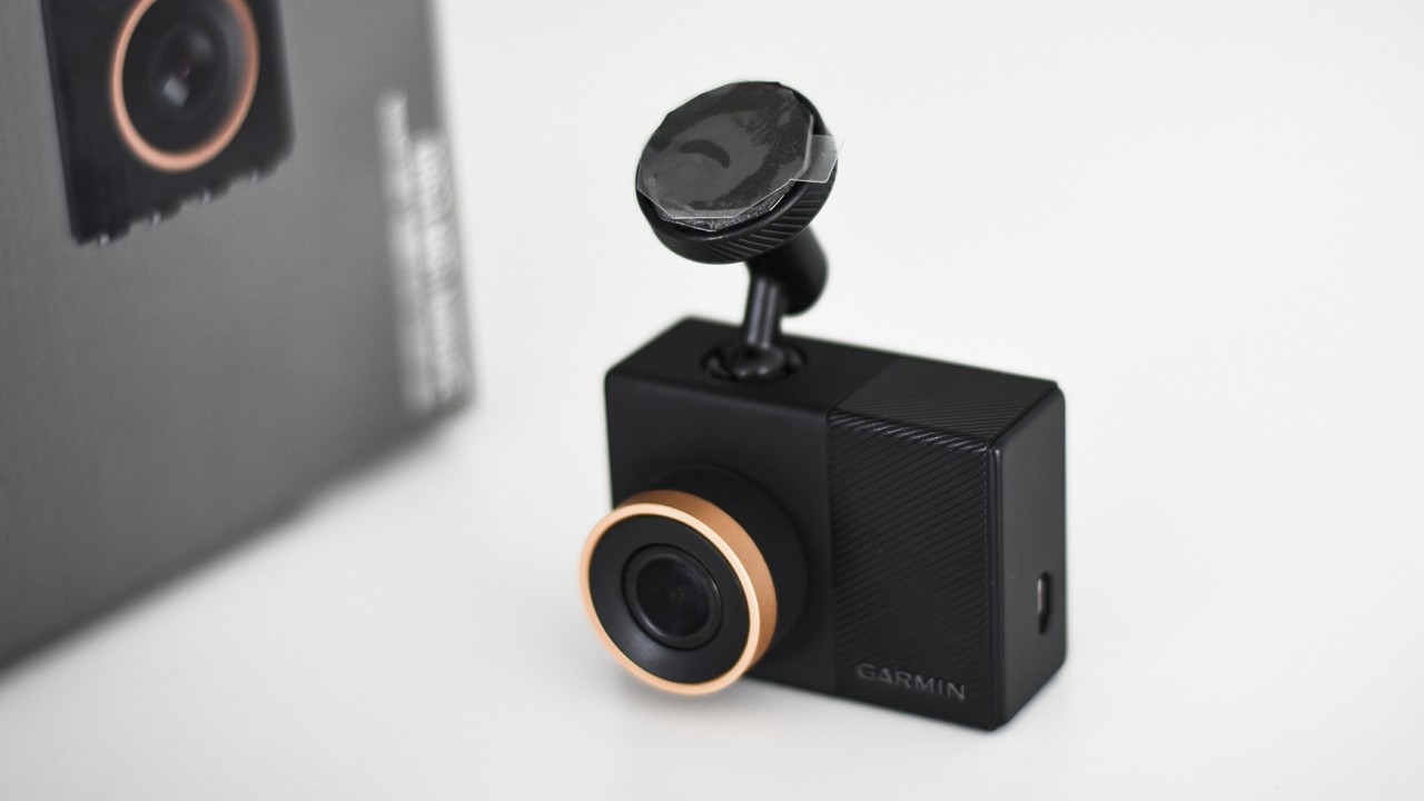 "Soi" chi tiết Garmin GDR E560 - camera hành trình "nhỏ mà có võ"