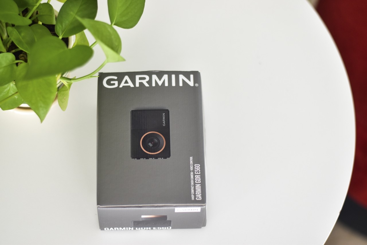 "Soi" chi tiết Garmin GDR E560 - camera hành trình "nhỏ mà có võ" soi chi tiet garmin gdr e560 camera hanh trinh nho ma co vo