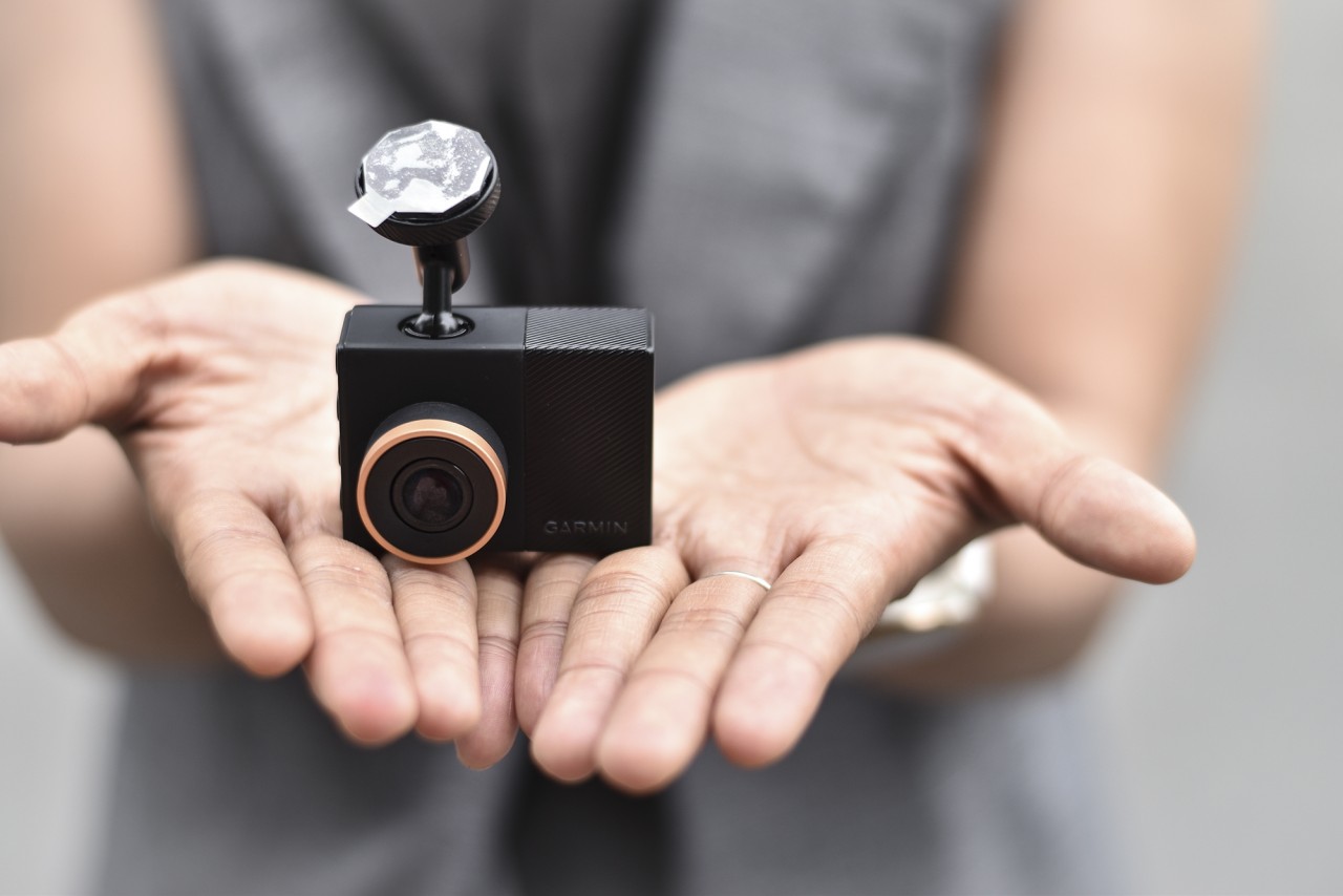 "Soi" chi tiết Garmin GDR E560 - camera hành trình "nhỏ mà có võ" soi chi tiet garmin gdr e560 camera hanh trinh nho ma co vo
