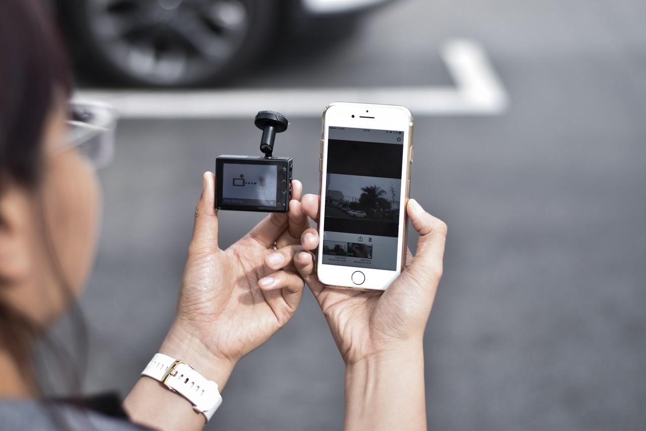 "Soi" chi tiết Garmin GDR E560 - camera hành trình "nhỏ mà có võ" soi chi tiet garmin gdr e560 camera hanh trinh nho ma co vo