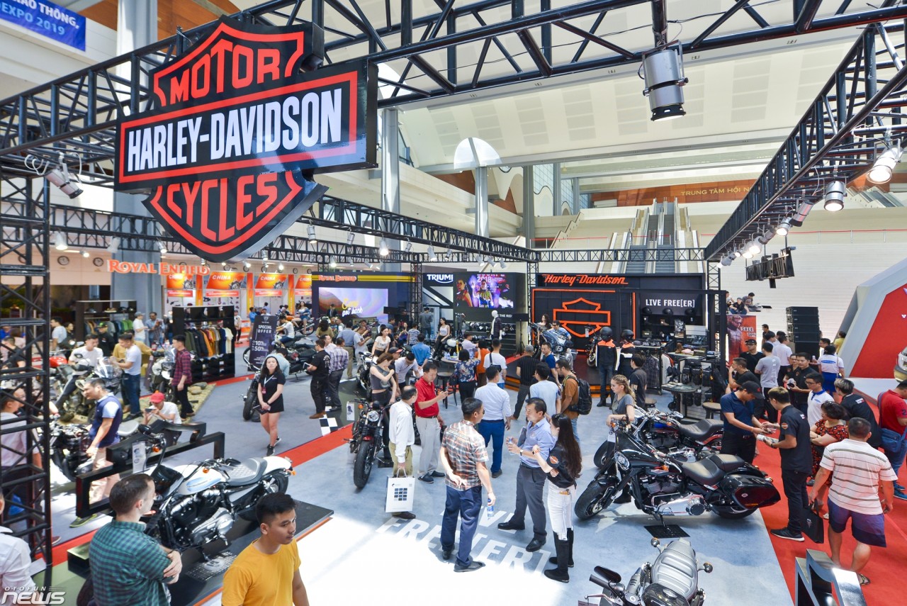 triumph harley davidson royal enfield quy tu tai vietnam autoexpo 2019