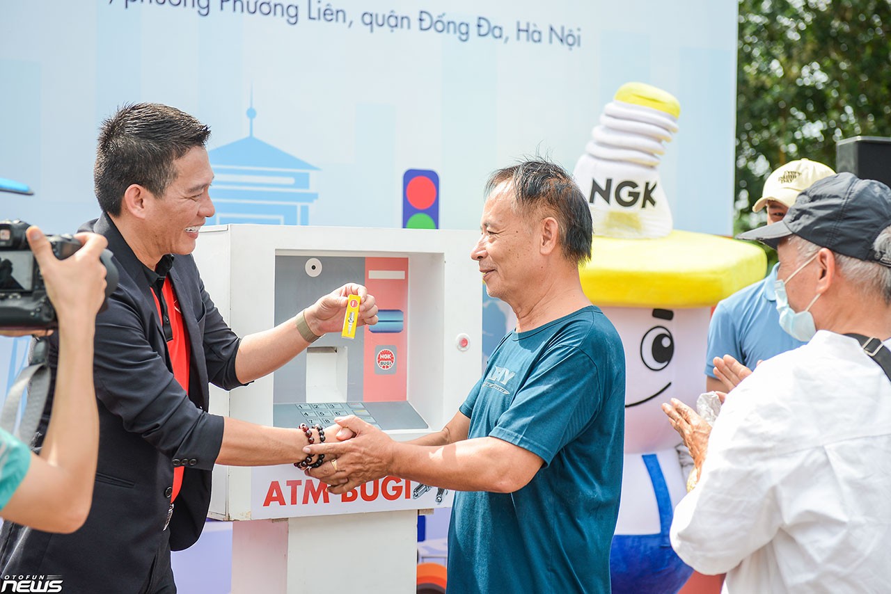 Hướng dẫn 'giải cứu' bugi ngập nước tại Hà Nội Hướng dẫn 'giải cứu' bugi ngập nước tại Hà Nội