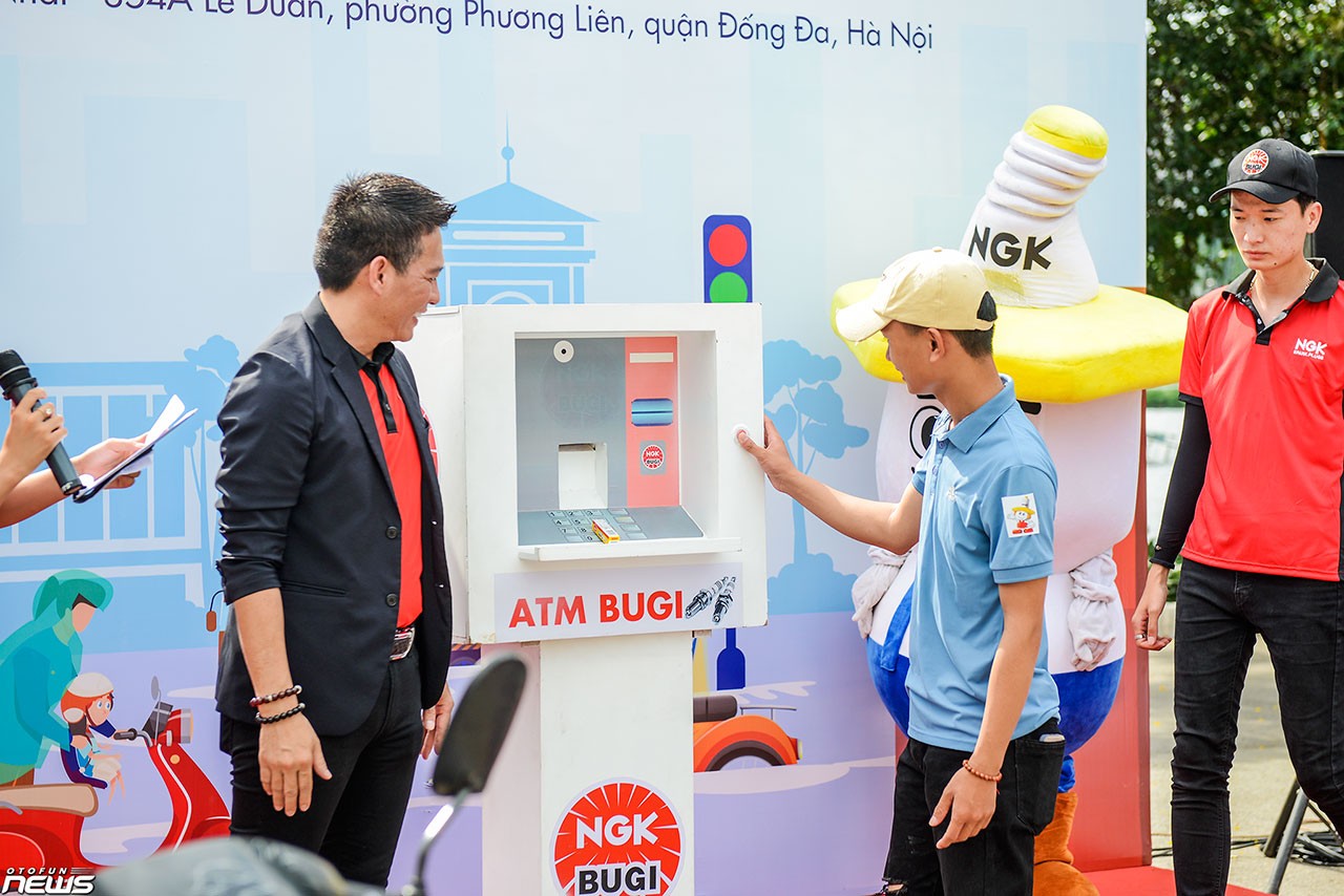 Hướng dẫn 'giải cứu' bugi ngập nước tại Hà Nội Hướng dẫn 'giải cứu' bugi ngập nước tại Hà Nội