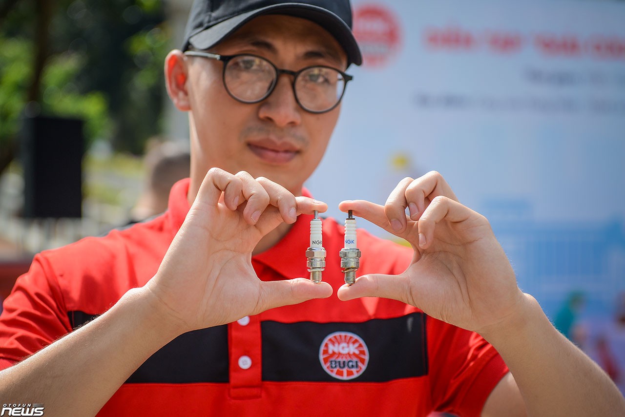 Hướng dẫn 'giải cứu' bugi ngập nước tại Hà Nội Hướng dẫn 'giải cứu' bugi ngập nước tại Hà Nội