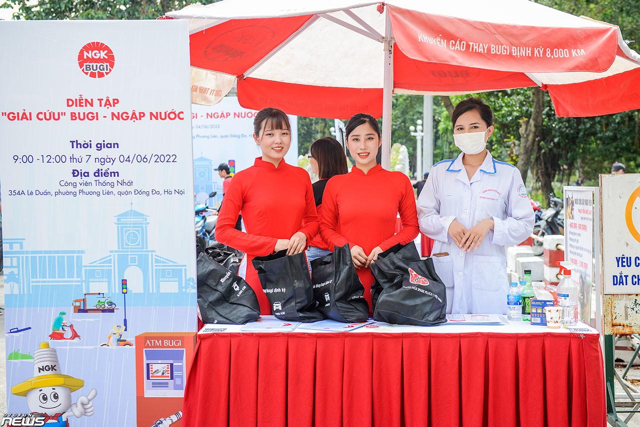 Hướng dẫn 'giải cứu' bugi ngập nước tại Hà Nội Hướng dẫn 'giải cứu' bugi ngập nước tại Hà Nội