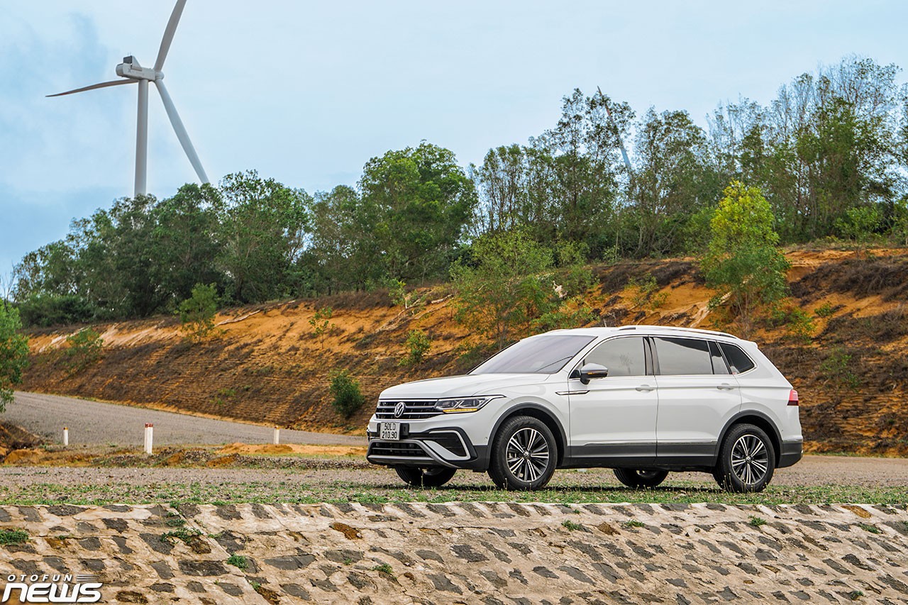 Đại lý 'chơi lớn' giảm giá Volkswagen Tiguan Allspace lên đến 400 triệu đồng Volkswagen Tiguan Allspace 2023 được giảm mạnh tới 400 triệu đồng.