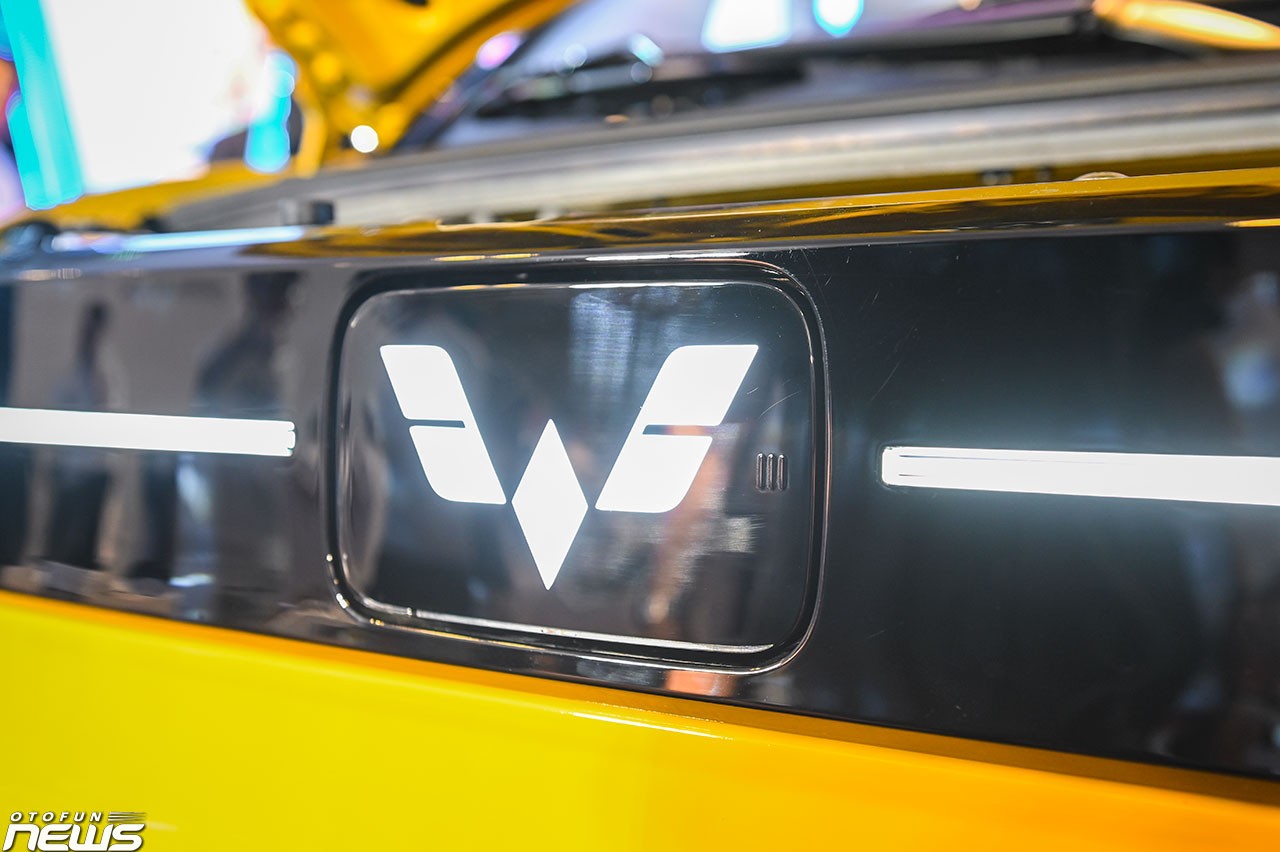 Wuling HongGuang Mini EV 2023 giá từ 239 triệu đồng, có nên mua hay không? Thiết kế đầu xe ấn tượng với dải đèn trang trí và logo có thể phát sáng