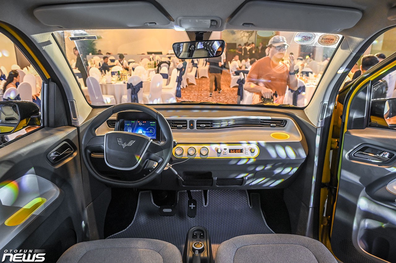 Wuling HongGuang Mini EV 2023 giá từ 239 triệu đồng, có nên mua hay không? Thiết kế nội thất ô tô điện Wuling HongGuang Mini EV 2023