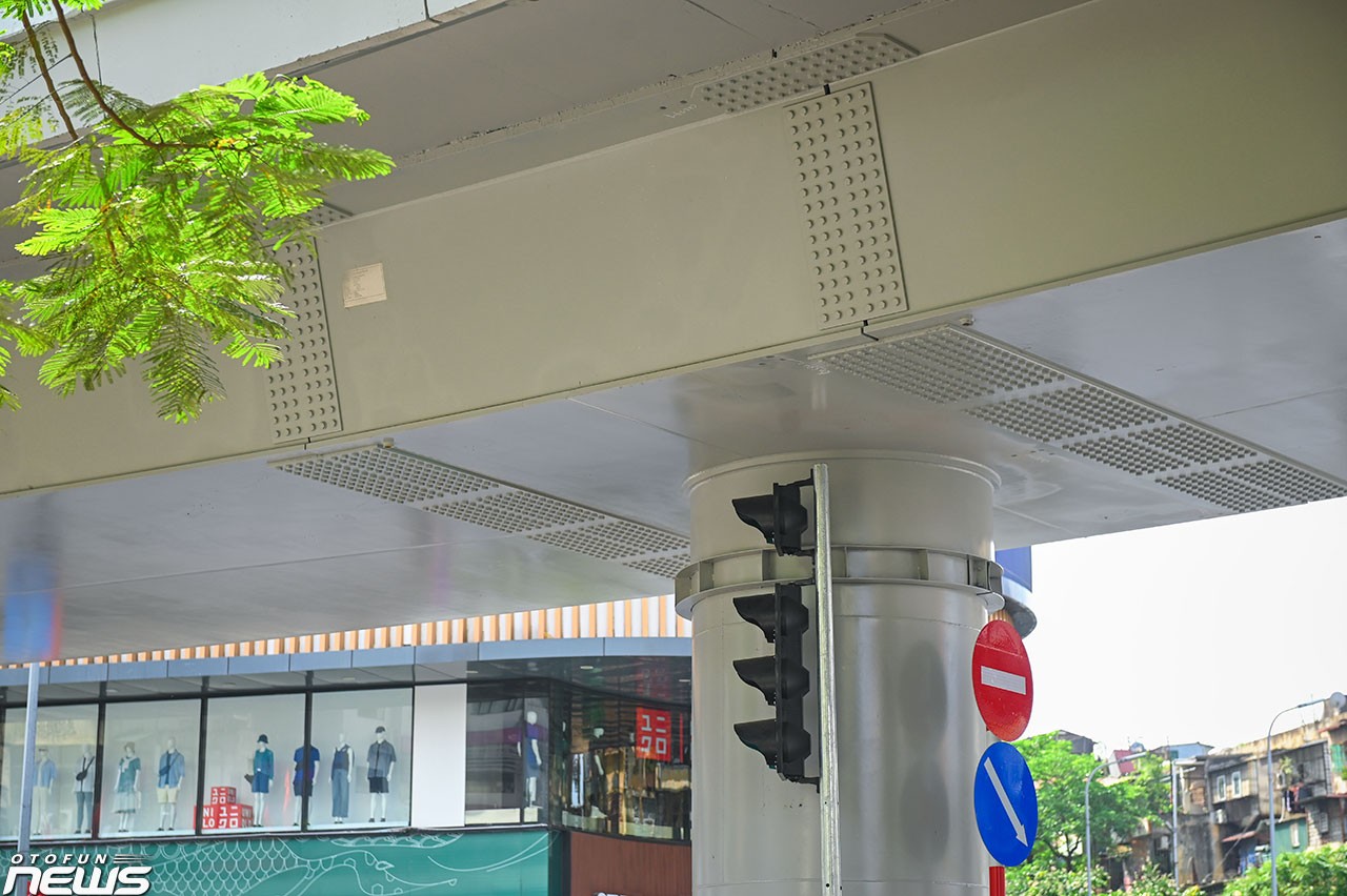 Chùm ảnh cầu vượt chữ C ngày đầu thông xe tại Hà Nội