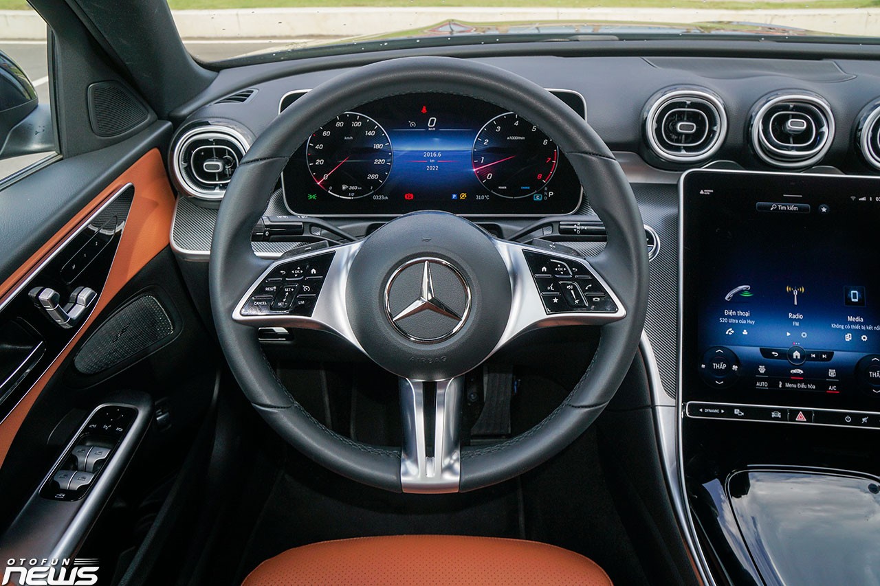 Mercedes-Benz C 200 Avantgarde: Lựa chọn cho người lần đầu sở hữu xe sang