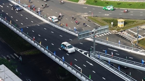 TP Hồ Chí Minh: Khánh thành cầu vượt 2 nhánh chạy vào tận cửa sân bay Tân Sơn Nhất tp ho chi minh khanh thanh cau vuot 2 nhanh chay vao tan cua san bay tan son nhat