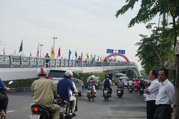 TP Hồ Chí Minh: Khánh thành cầu vượt 2 nhánh chạy vào tận cửa sân bay Tân Sơn Nhất tp ho chi minh khanh thanh cau vuot 2 nhanh chay vao tan cua san bay tan son nhat