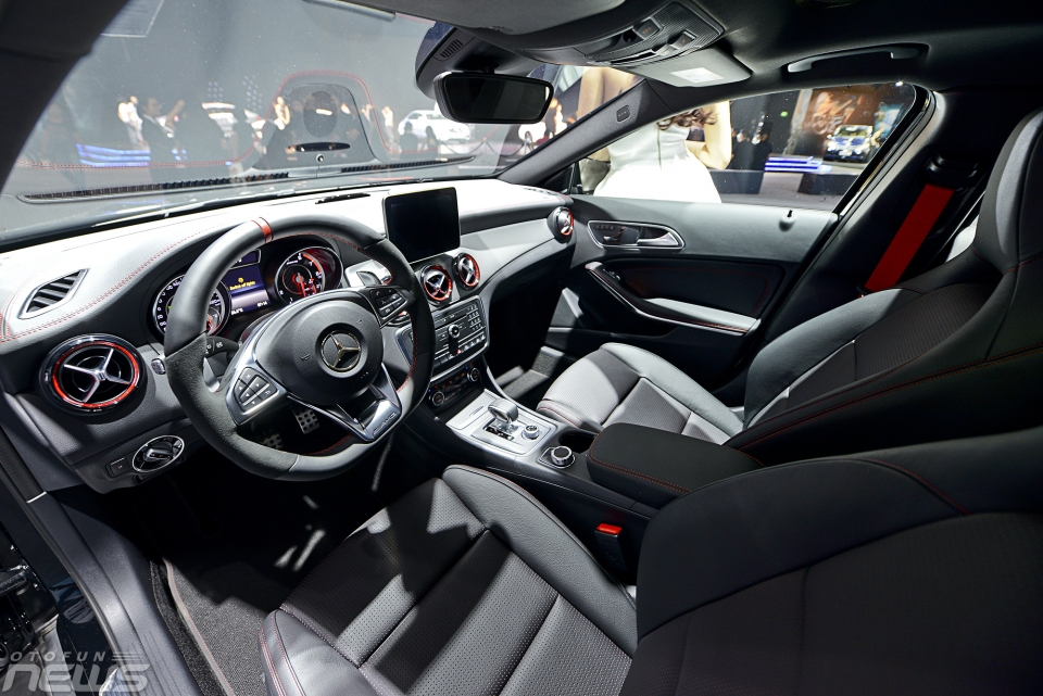 can canh mercedes amg gla 45 4matic tai fascination 2017