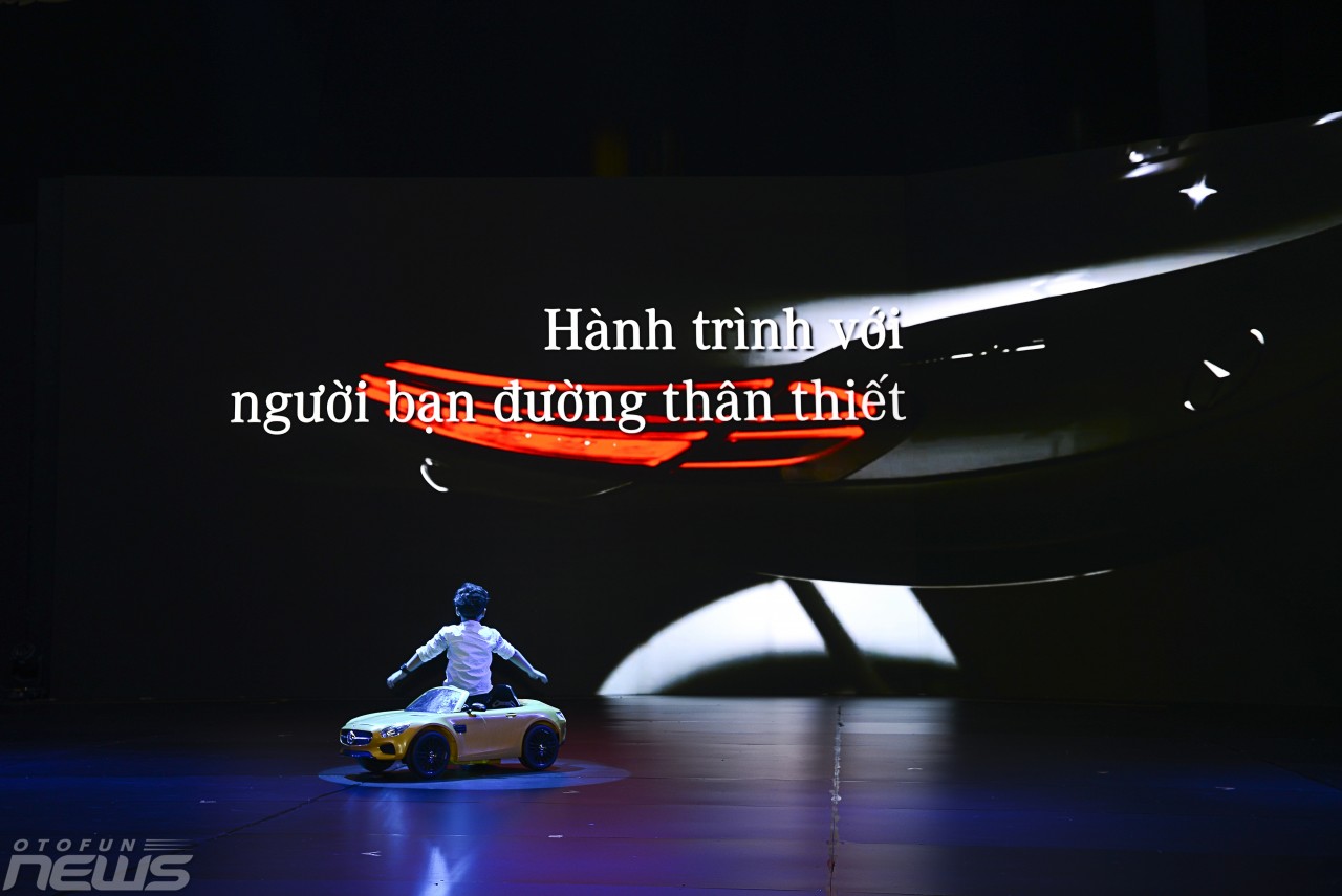 man nhan voi khong gian dang cap cua mercedes benz fascination lan thu 7